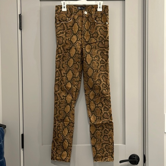 Zara Mob Wife High Rise Snakeskin Printed Jeans 4 - Picture 3 of 8
